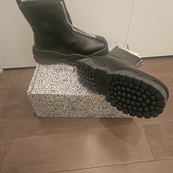 Shoes - Picture 1 of 2